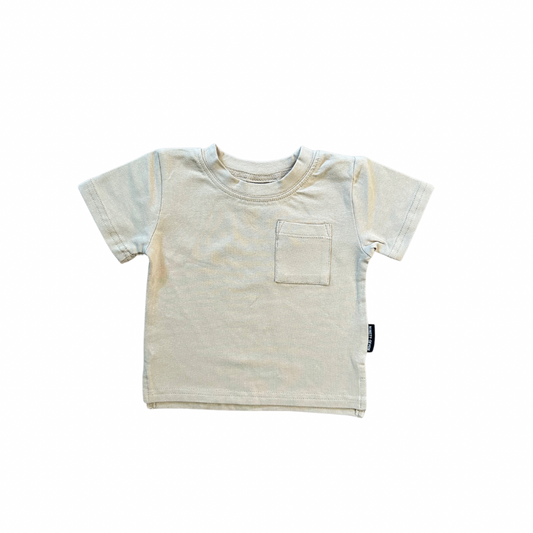 Sand - classic pocket tee